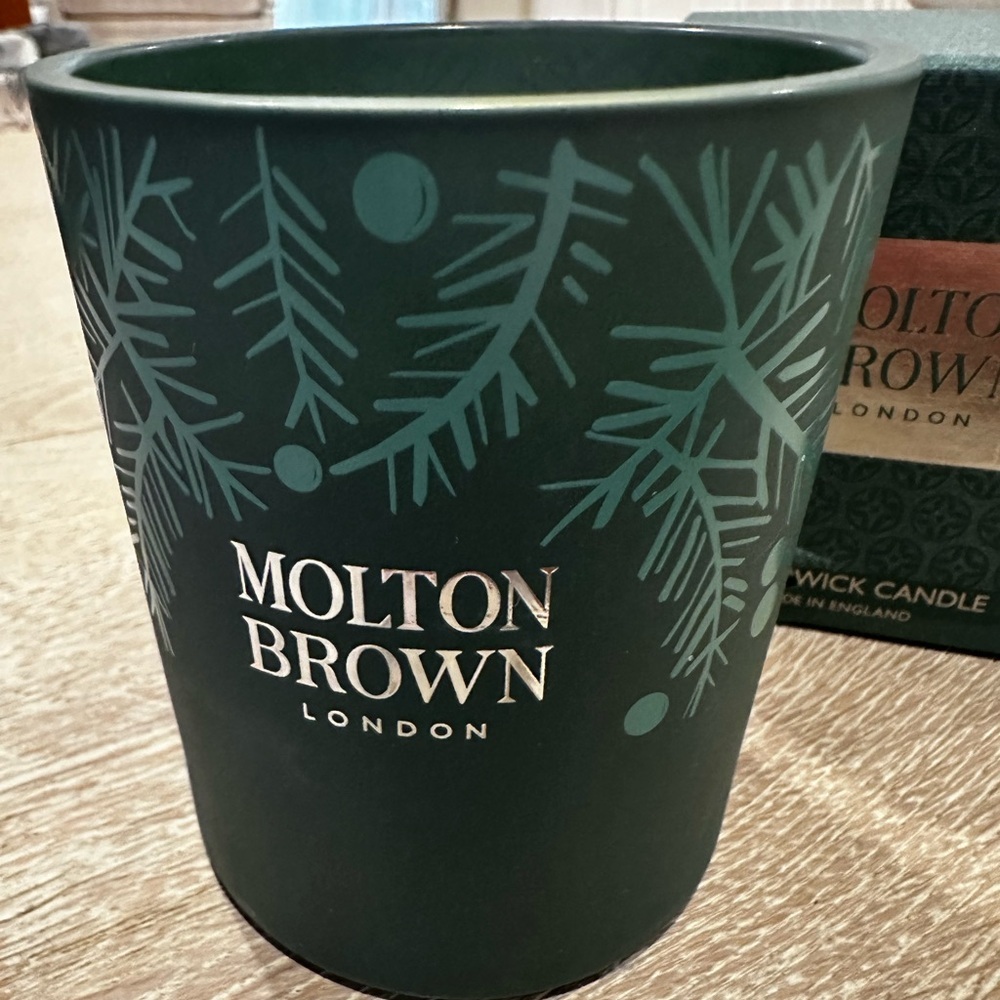 Molton Brown Emerald Candle with Box - Picture 2 of 7